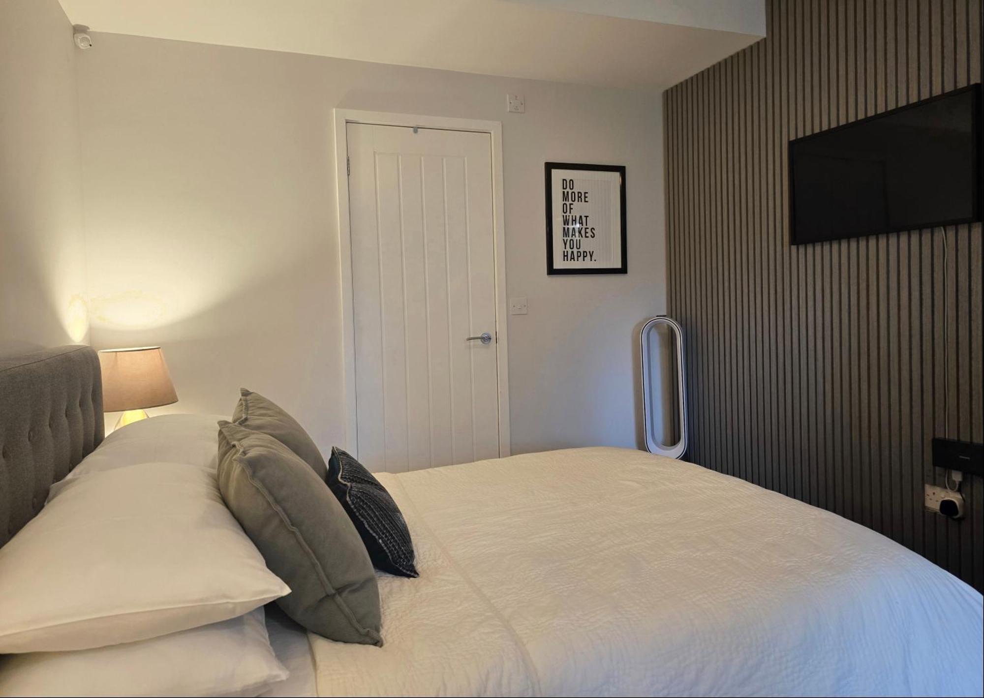 Stylish, Business Traveller Friendly Apartment, With Free Parking And Netflix Apartment
